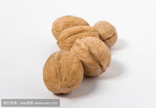 白色背景下的核桃魅力 干果銷售中的視覺(jué)營(yíng)銷策略